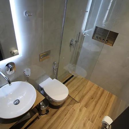 F&j Otel Saranda