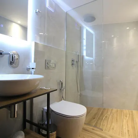 Hotel F&j Sarande